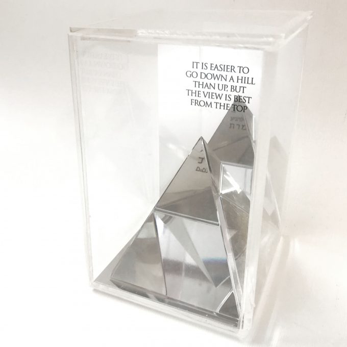 פירמידה עם מסר מתנה מיוחדת