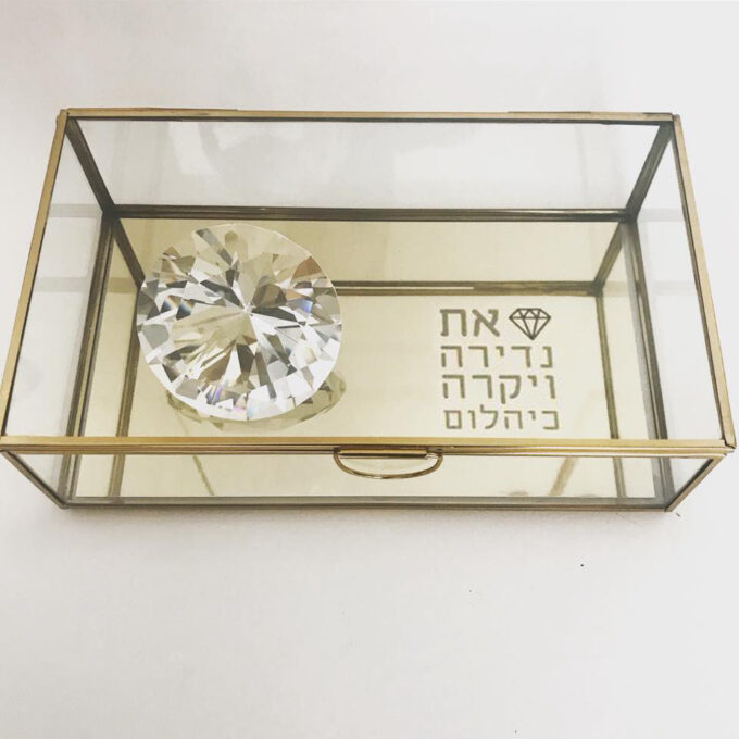 קופסת תכשיטים עם יהלום
