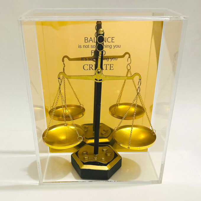 מתנה מאזניים מתנה מאזניים עם הקדשה אישית