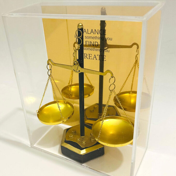 מתנה מאזניים עם הקדשה אישית מתנה מאזניים עם הקדשה אישית