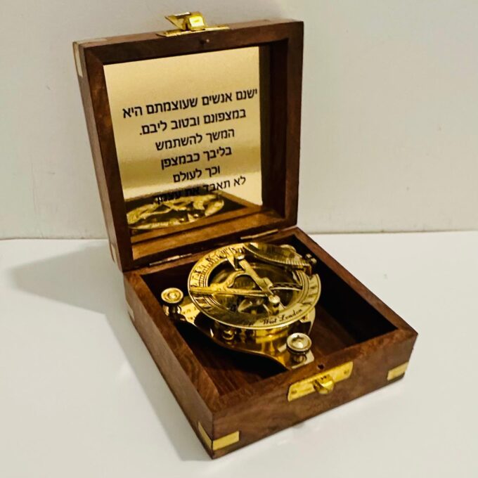 מתנה לגבר מצפן