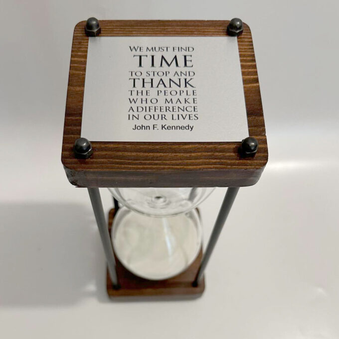 שעון חול עץ יפיפה מתנה מרגשת עם מסר מיוחד